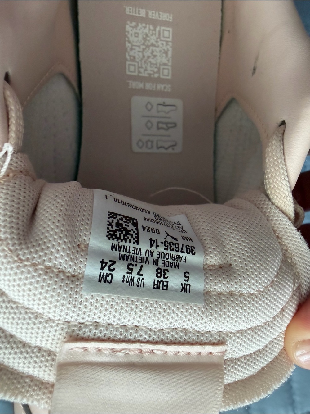 Puma Women's Pale Pink Sneakers with Navy Formstrip and Gum Sole - Picture 4 of 4